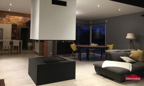 Réalisation d'une foyer central suspendu Totem à Tourville sur Odon