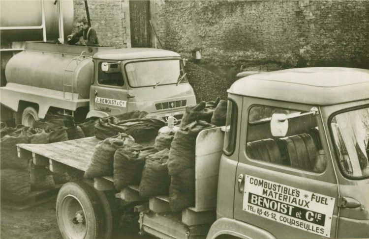 Camions de l'époque de Cheminées Benoist