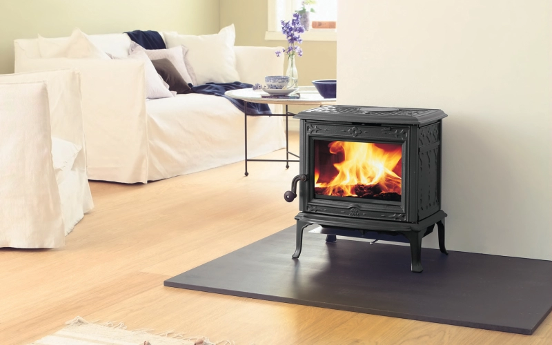 Poêle à bois Jotul F100 : compact et puissant