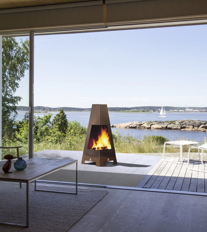 Jotul Terrazza : Une cheminée extérieure au design unique