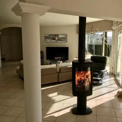 Réalisation d'un poêle Jotul F373 à bois-bûche à Caen 