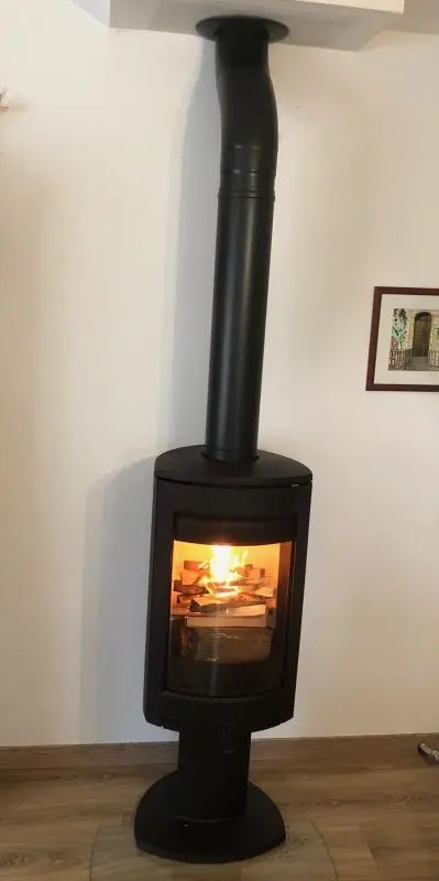 Réalisation d'un poêle Jotul F360 à bois-bûche à Anguerny