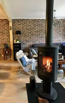 Réalisation d'un poêle à bois-bûche F363 Jotul à Gonneville