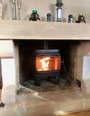 Pose d'un poêle à bois par notre fabricant Jotul à Thaon