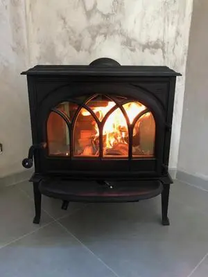 Aménagement d'un poêle à bois Jotul F400 à proximité de Caen 