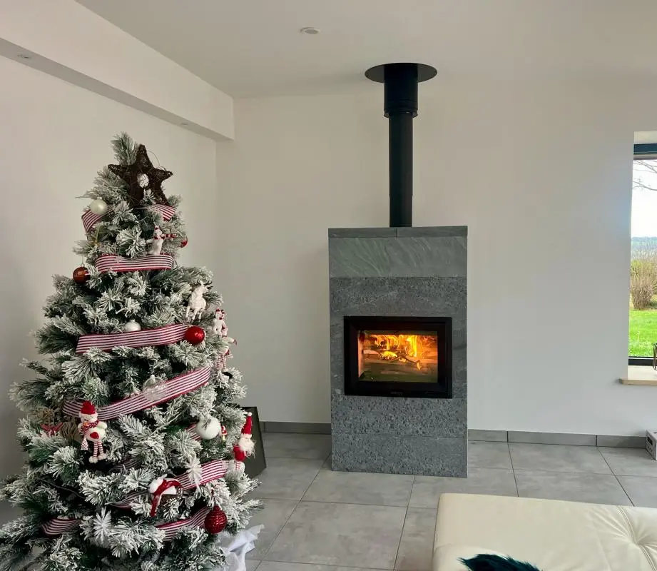 Installation d'un poêle-cheminée à bois Jotul à Gonneville