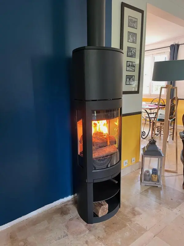 Pose d'un poêle à bois dans le Calvados.