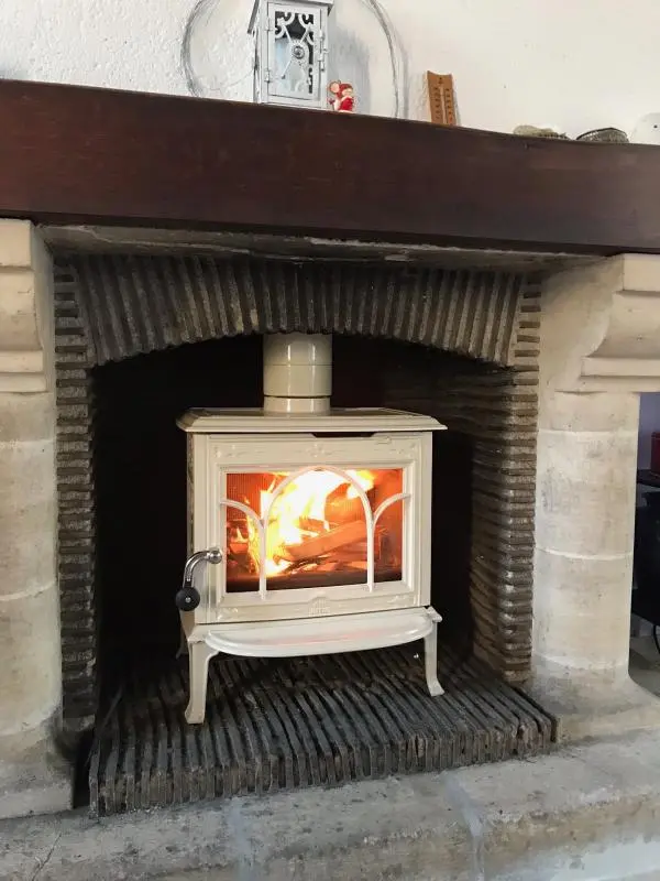 Réalisation d'un poêle à bois-bûche Jotul F100 à Hamars