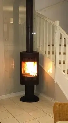 Réalisation d'un poêle Jotul F360 à bois-bûche à Anguerny